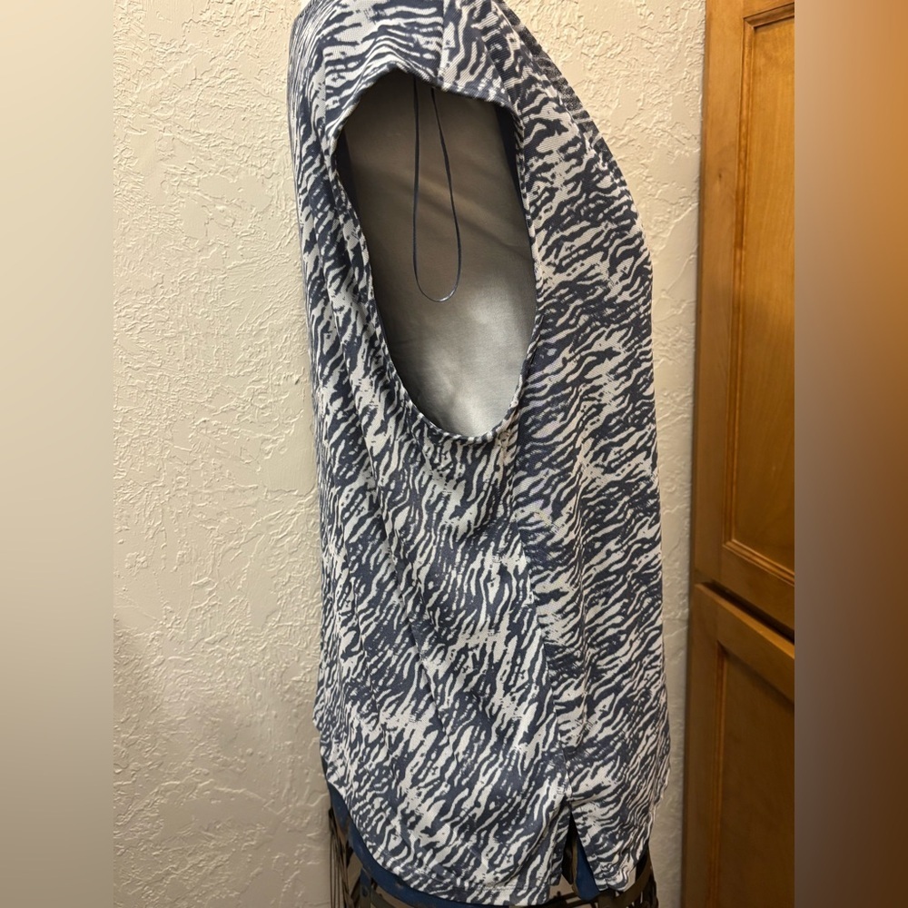 New With Tags Nordstrom Blue and White Sleeveless Top - Picture 3 of 7